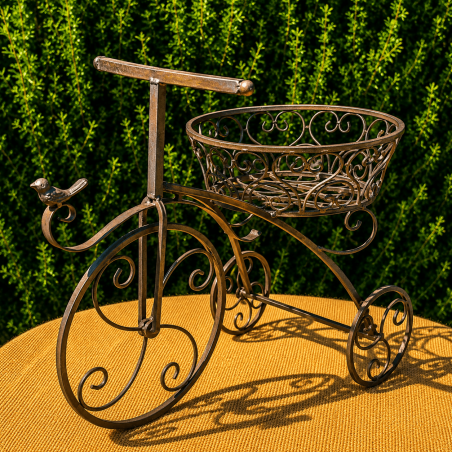 Porte-plante tricycle marron patiné – Une touche vintage pour vos fleurs