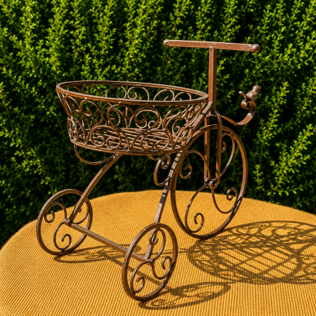 Porte-plante tricycle marron patiné – Une touche vintage pour vos fleurs