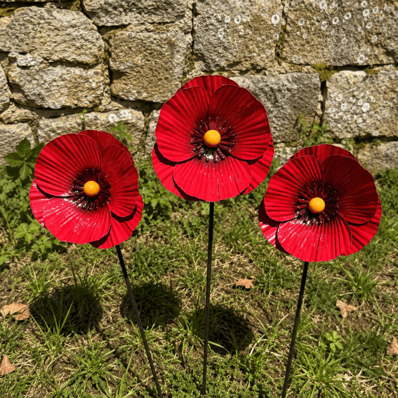 Lot de 3 coquelicots décoratifs en métal à piquer – Rouge éclatant – H. 81 cm