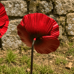 Lot de 3 coquelicots décoratifs en métal à piquer – Rouge éclatant – H. 81 cm