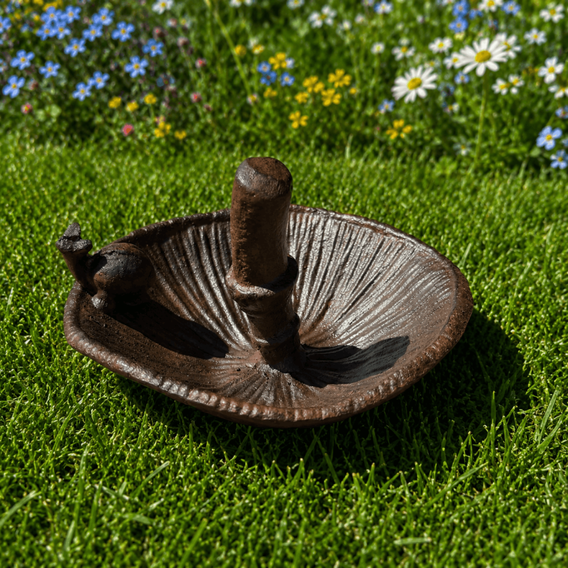 Petite mangeoire à oiseaux en fonte – Champignon retourné avec escargot – Ø 14 cm