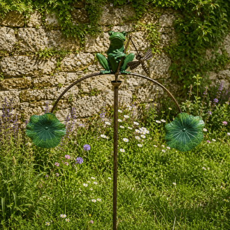 Mobile de jardin Grenouille équilibriste sur feuilles de nénuphar – Décoration à piquer en métal