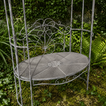 Scrolls and decorative backrest of the bench with arch – Detail