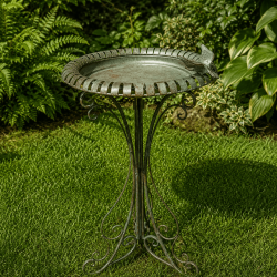Bain d’oiseaux nid en métal patiné – Coupelle décorative sur pied