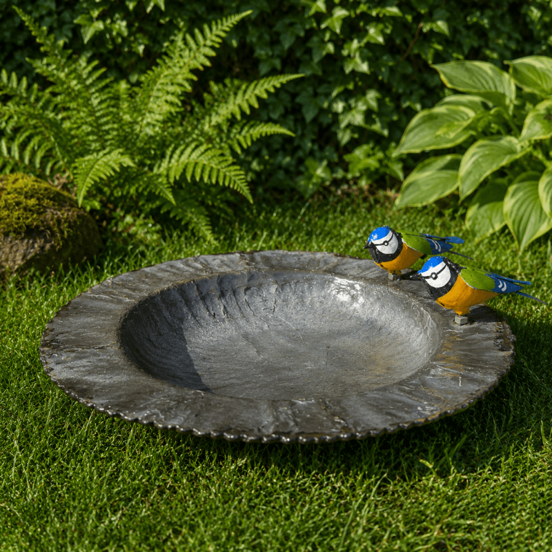 Bain d'oiseaux métal recyclé noir avec deux mésanges colorées