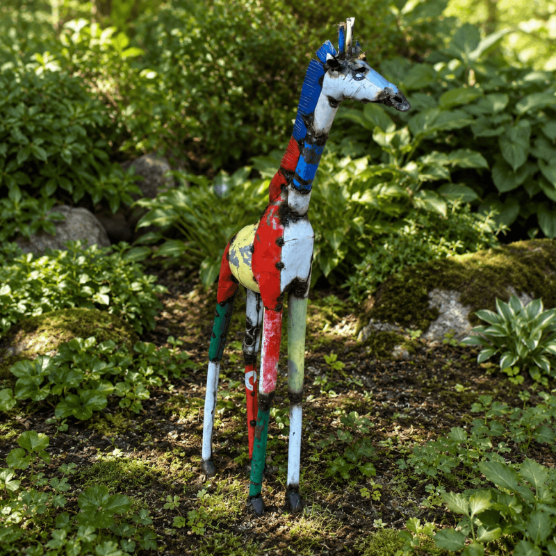 Statue de girafe en métal recyclé H115 x L53 cm – Sculpture safari extérieure multicolore