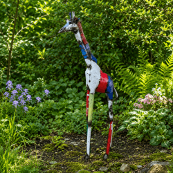 Statue de girafe en métal recyclé H115 x L53 cm – Sculpture safari extérieure multicolore