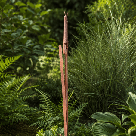 Decorative metal reeds to plant – side view
