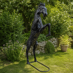 Sculpture cheval cabré géant en métal – Hauteur 330 cm