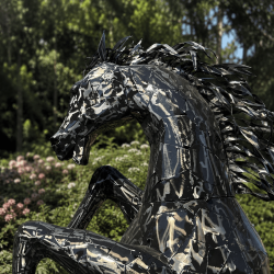 Sculpture cheval cabré géant en métal – Hauteur 330 cm