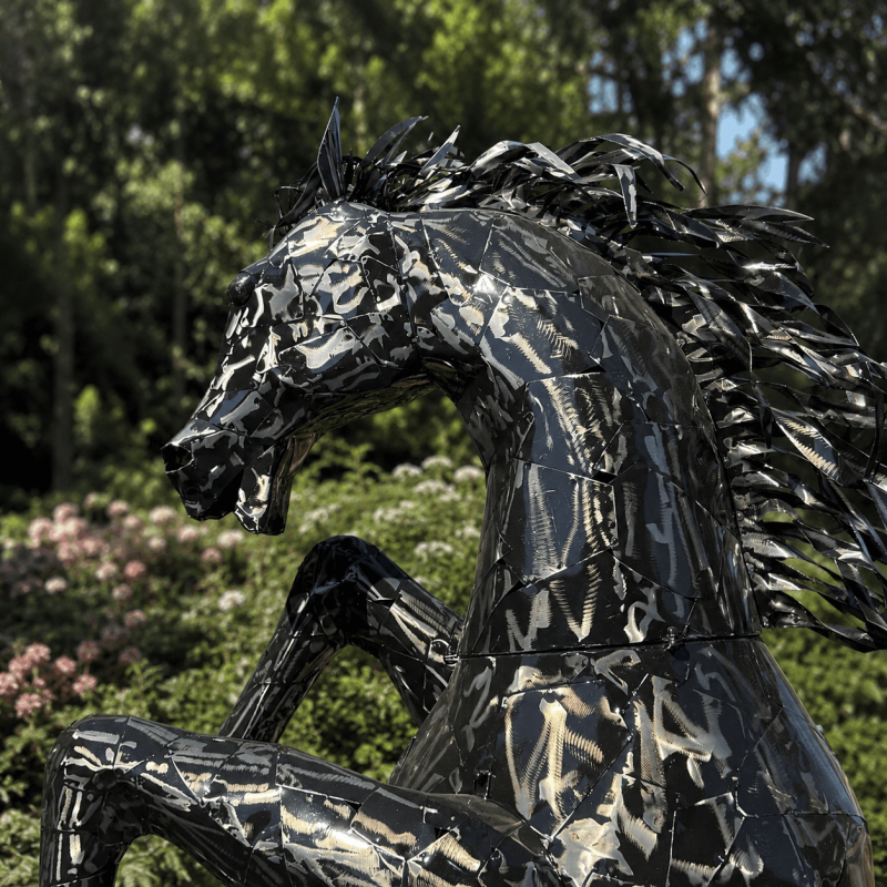 Sculpture cheval cabré géant en métal – Hauteur 330 cm