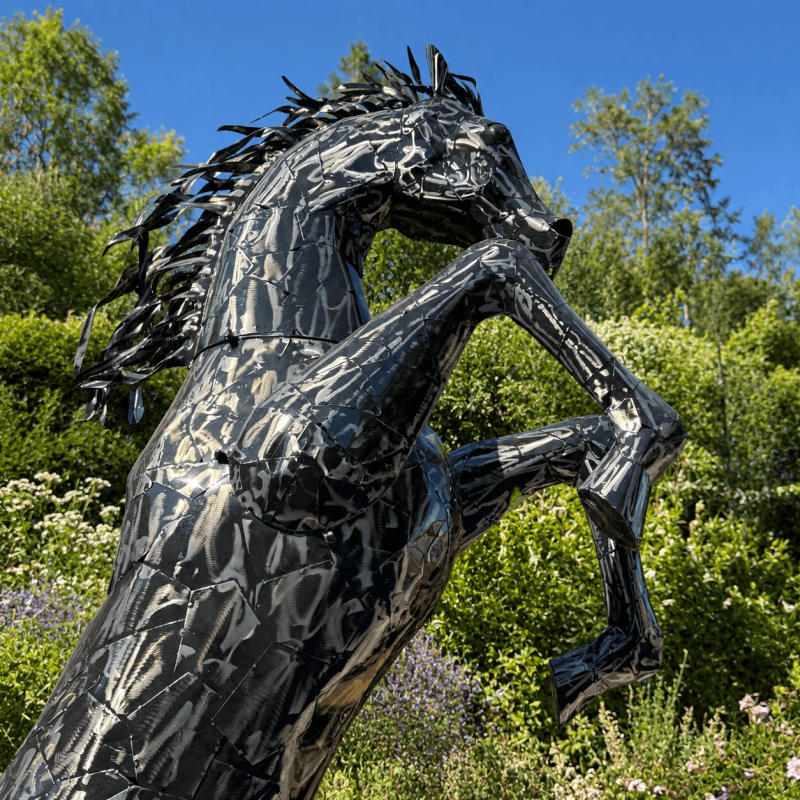 Sculpture cheval cabré géant en métal – Hauteur 330 cm