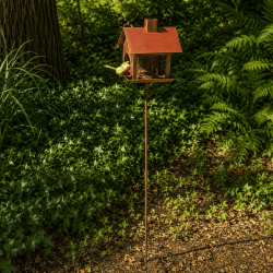 Mangeoire à oiseaux en métal sur pied – Maison rouille 126 cm