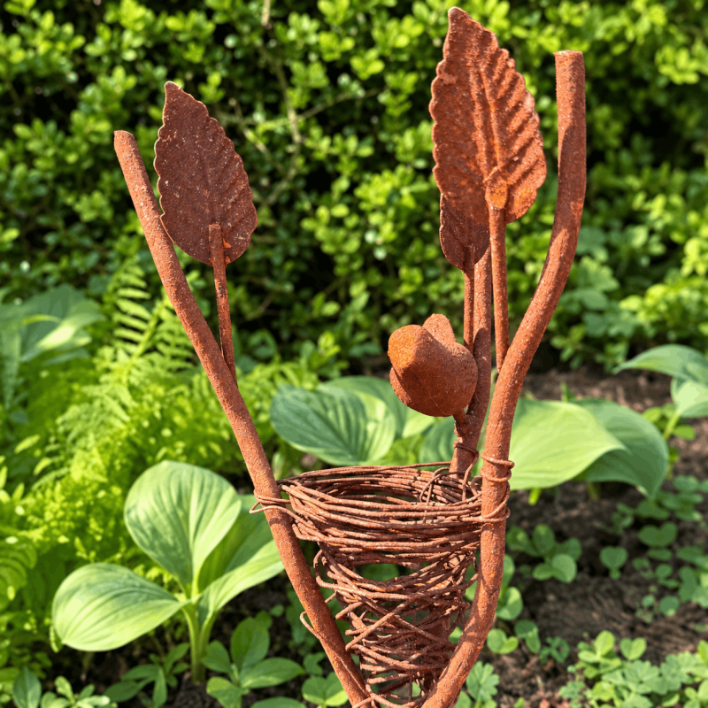 Rust-effect bird and nest garden decoration for flower beds