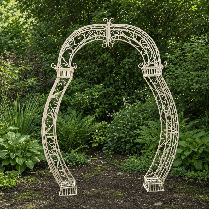 Grande arche de jardin en métal ivoire patiné à volutes – H 242 cm